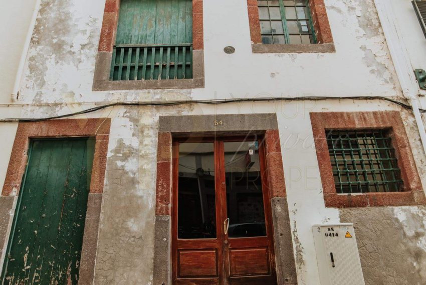 Building Located in the historic area of __Funchal17