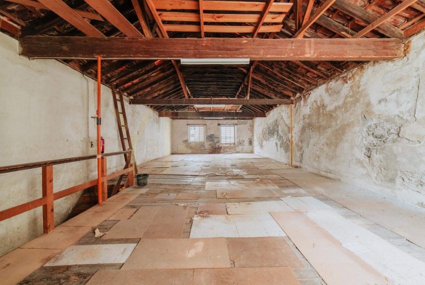 Building Located in the historic area of __Funchal4