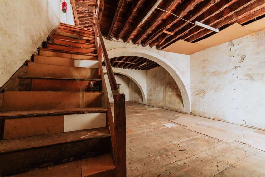 Building Located in the historic area of __Funchal7