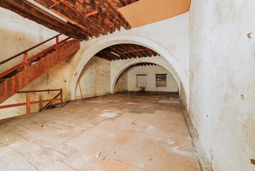 Building Located in the historic area of __Funchal8